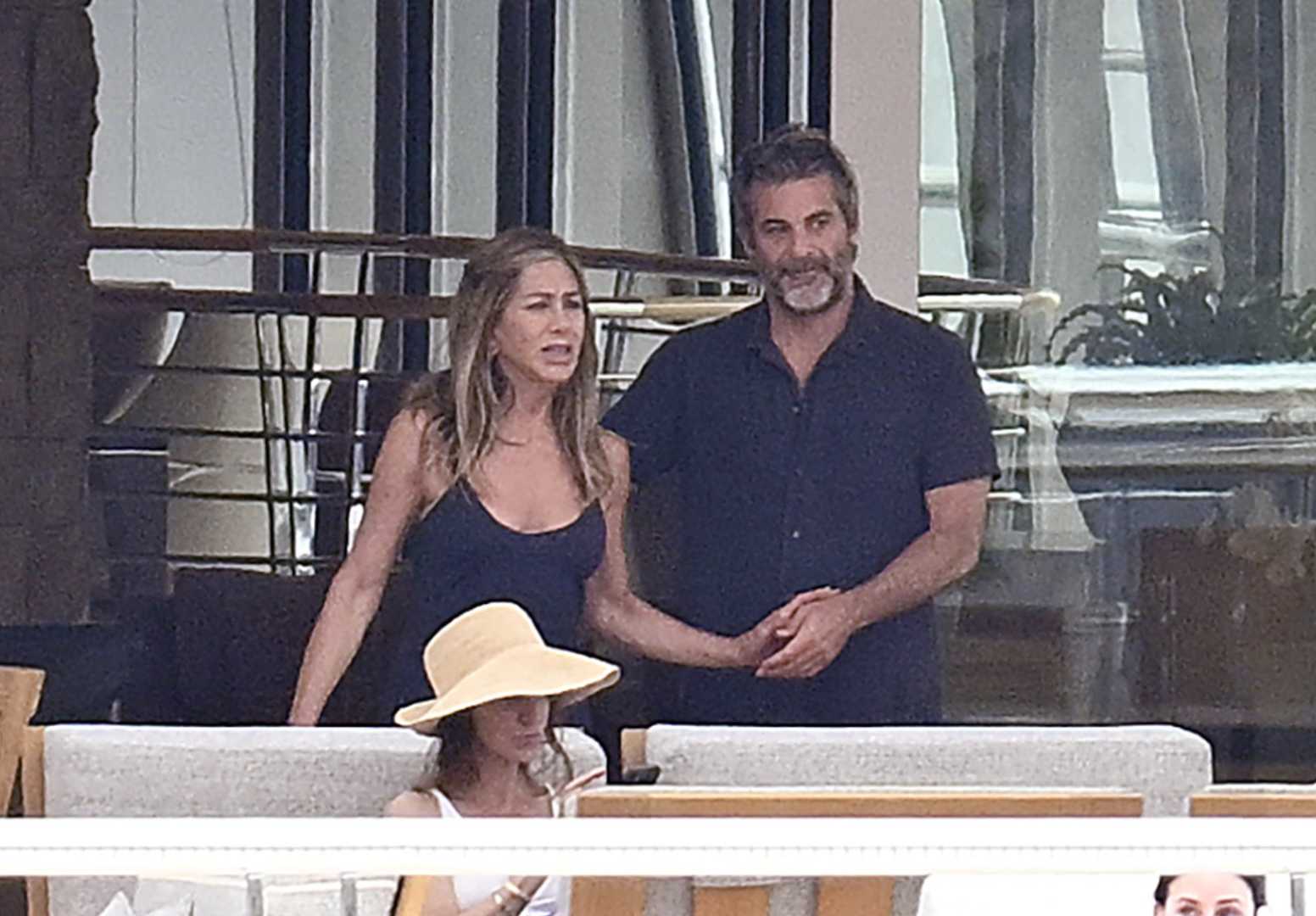 Jennifer Aniston Jim Curtis Relationship