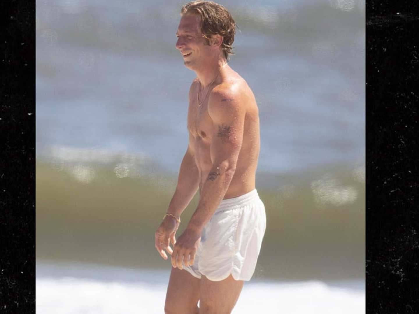 Jeremy Allen White Beach Photos