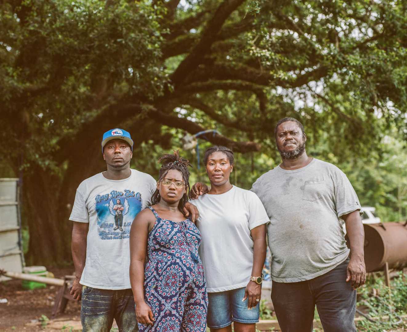 Magic Johnson Family Photo Distance Gap