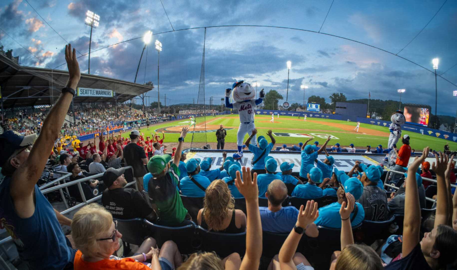 Mariners Mets Little League Classic
