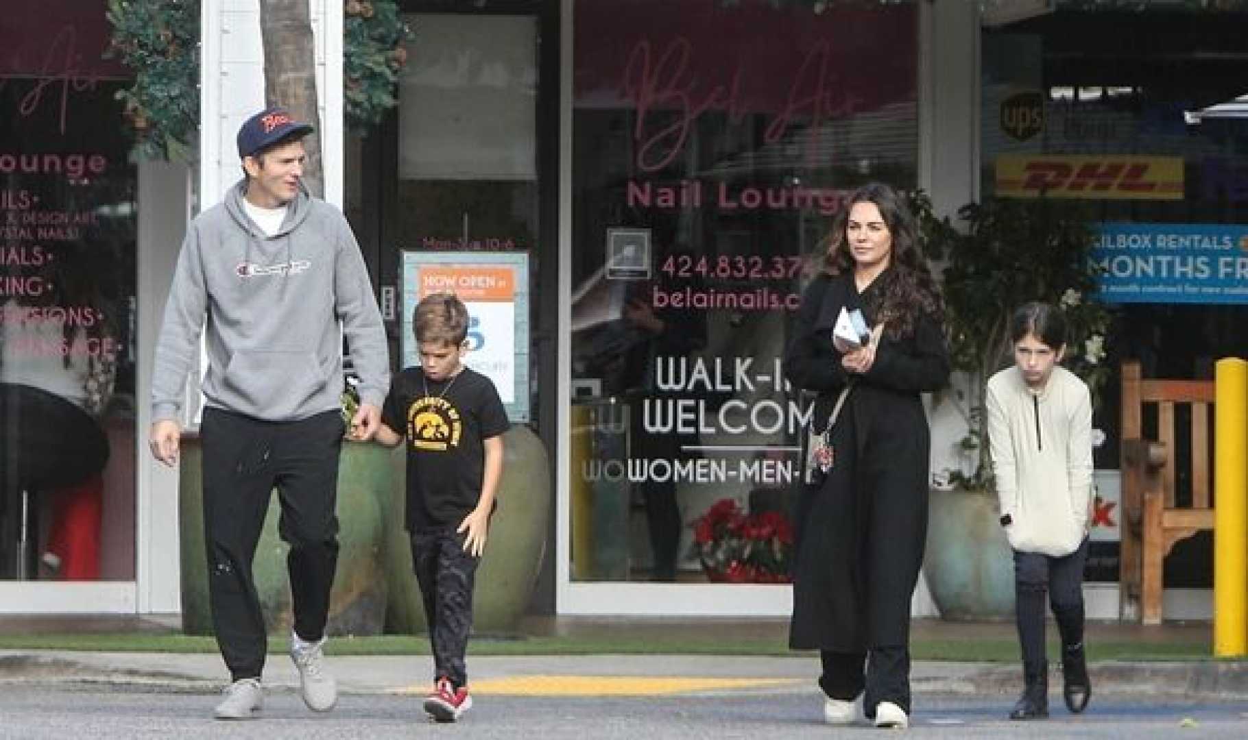Mila Kunis Ashton Kutcher Shopping Family Outing