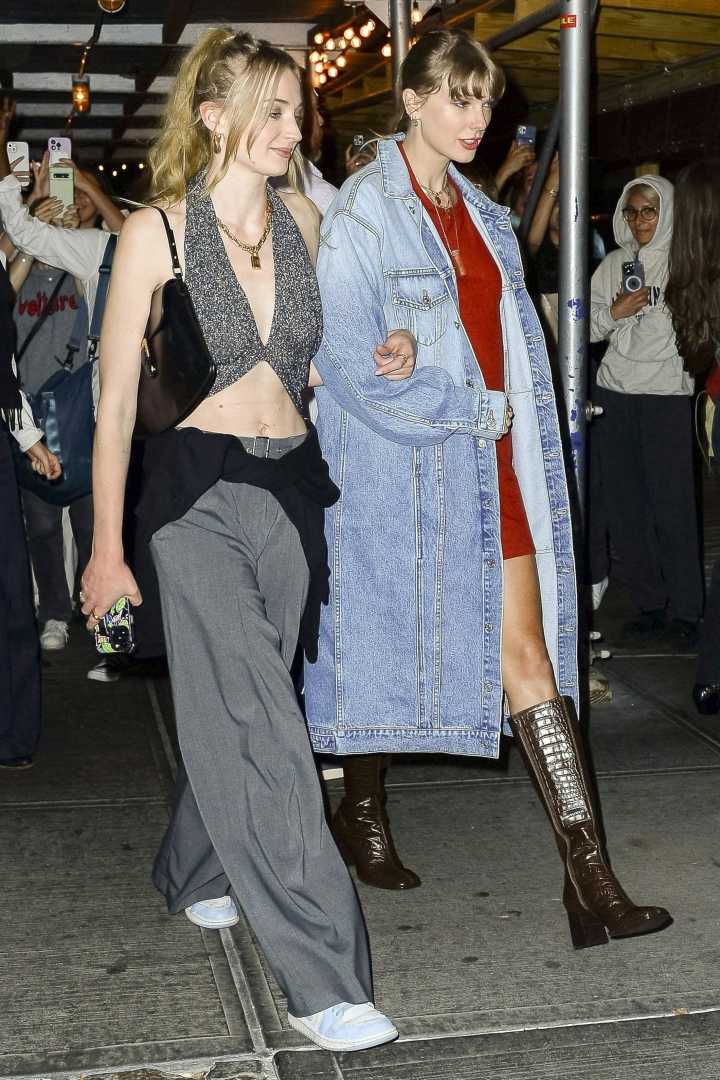 Sophie Turner Night Out With Friends