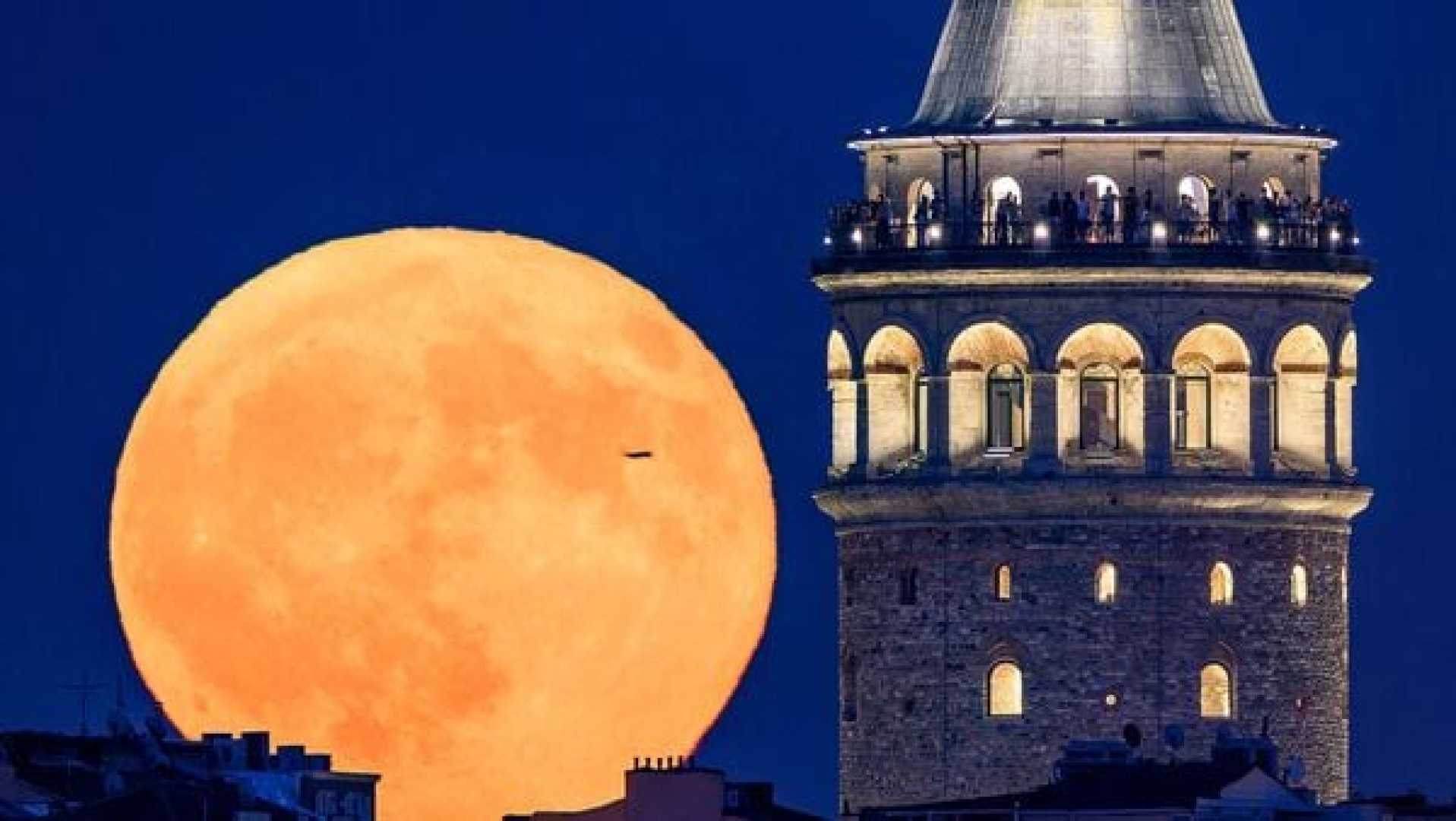 Sturgeon Moon Rising August 9 2025