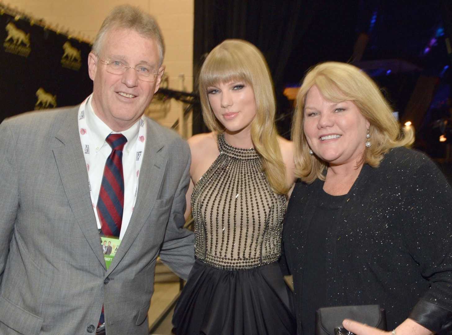 Taylor Swift Family Support