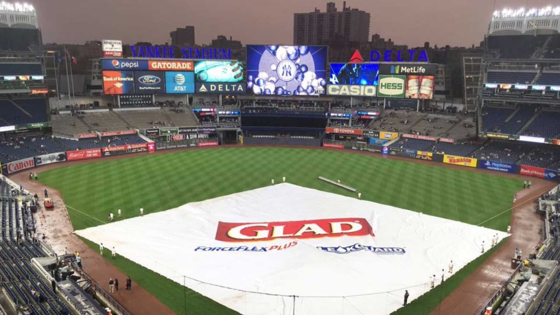 Twins Yankees Rain Delay Baseball