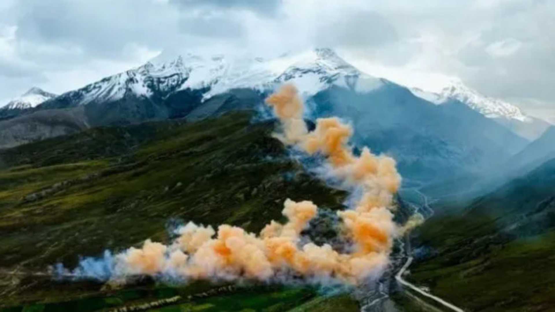 Cai Guoqiang Fireworks Himalayas