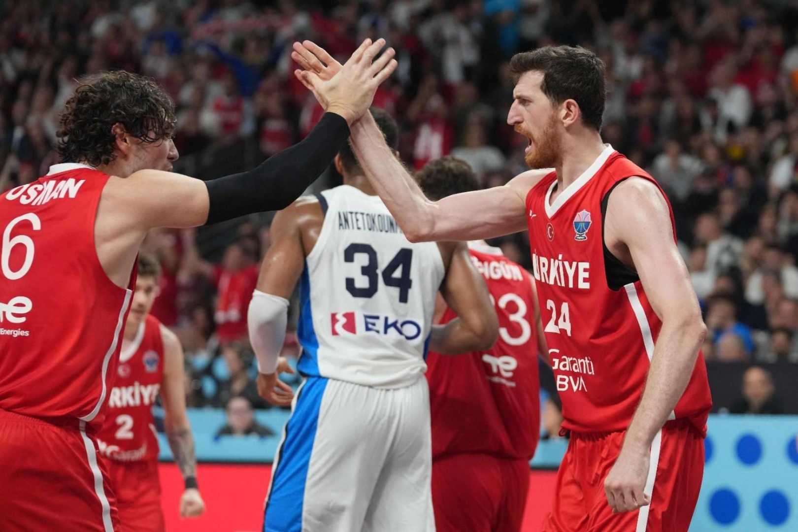 Cedi Osman Giannis Antetokounmpo Eurobasket 2025
