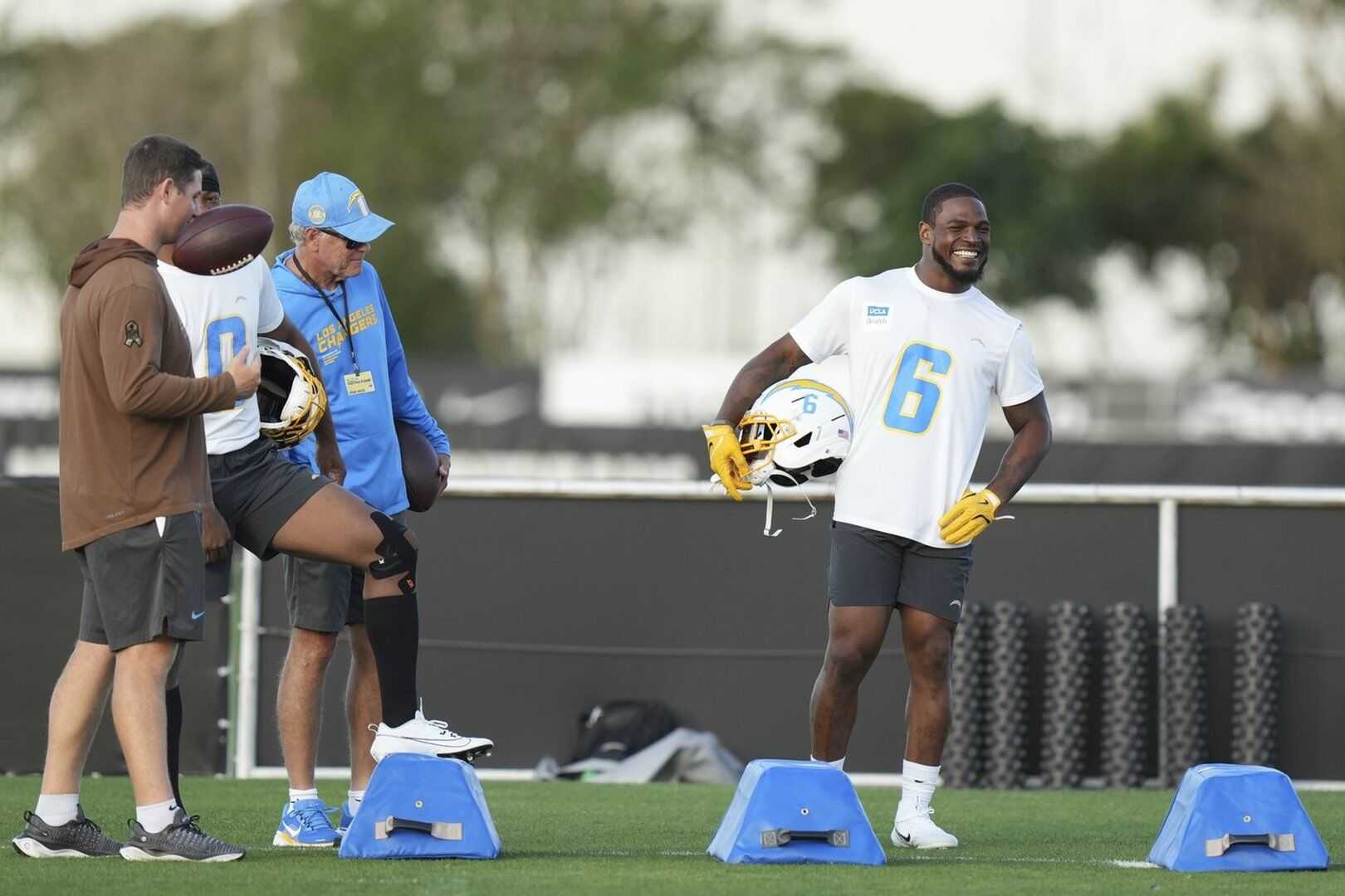 Denzel Perryman Chargers Linebacker Injury