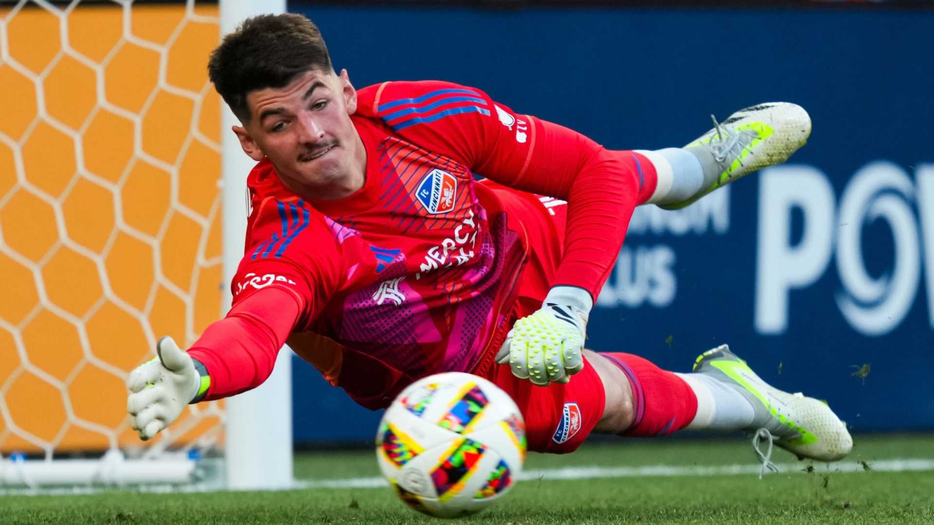 Fc Cincinnati Goalkeeper Roman Celentano
