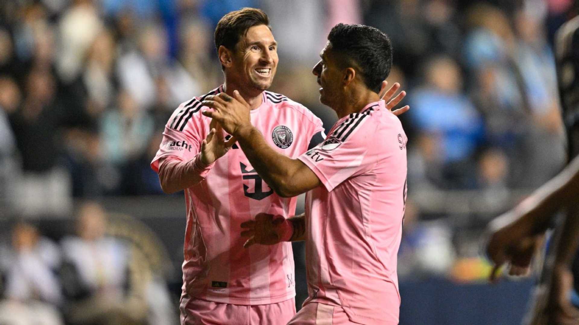Luis Suárez Lionel Messi Soccer Team Debut
