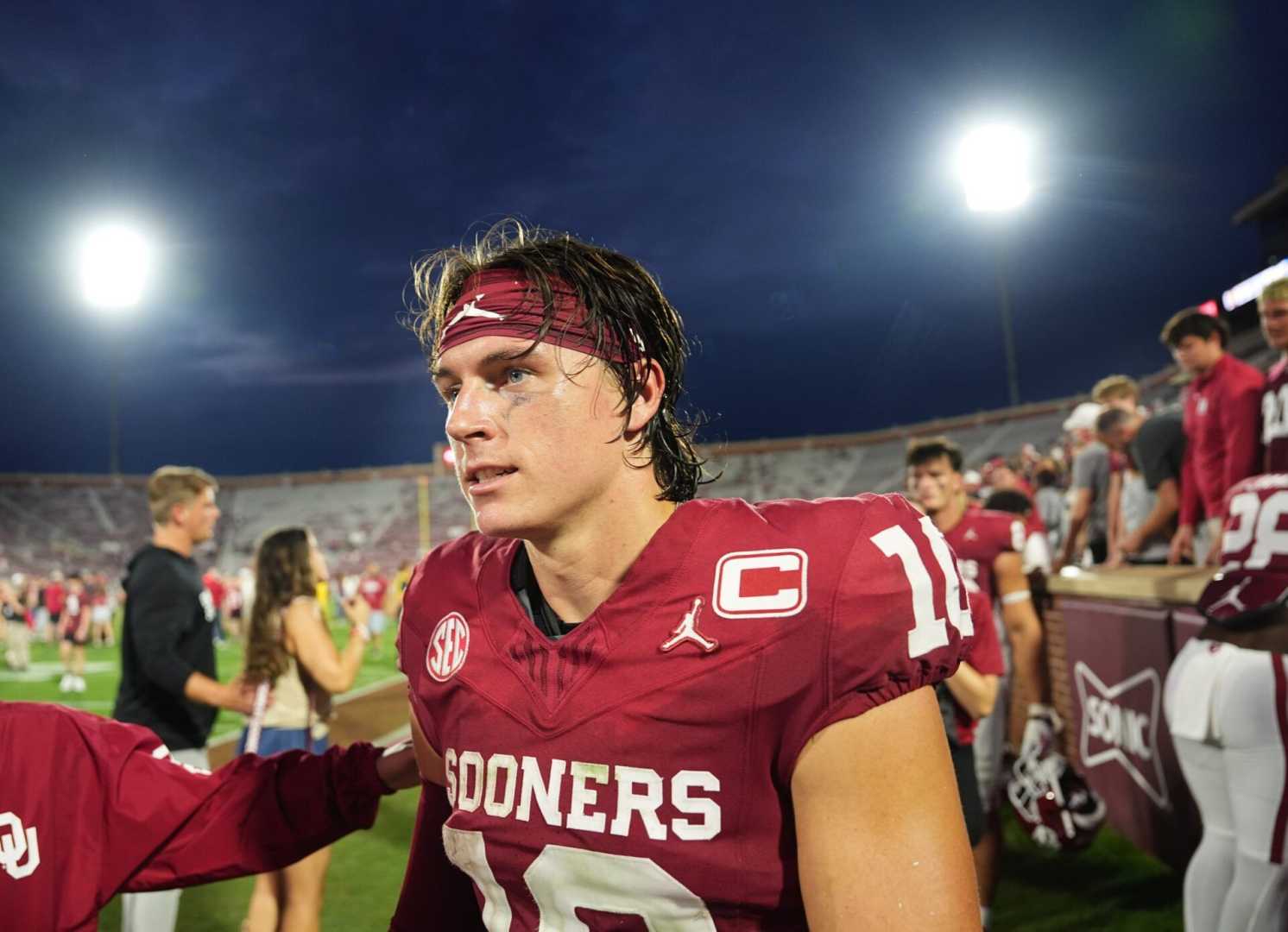 Oklahoma Quarterback John Mateer In Action