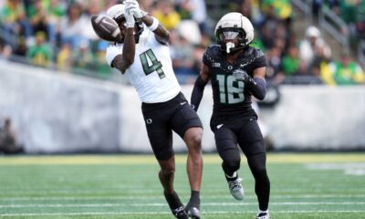 Oregon Ducks Wide Receivers Dakorien Moore Malik Benson