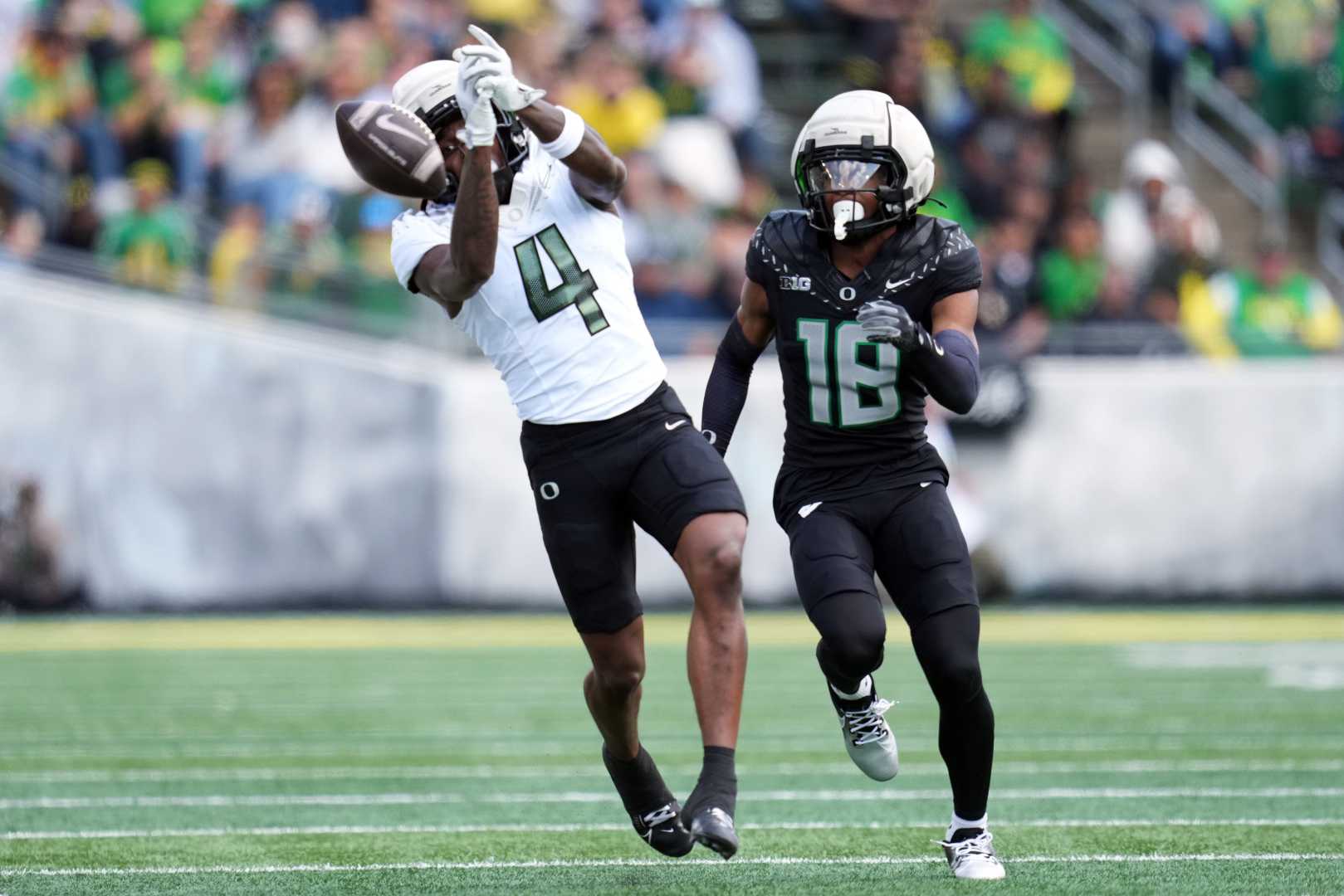 Oregon Ducks Wide Receivers Dakorien Moore Malik Benson