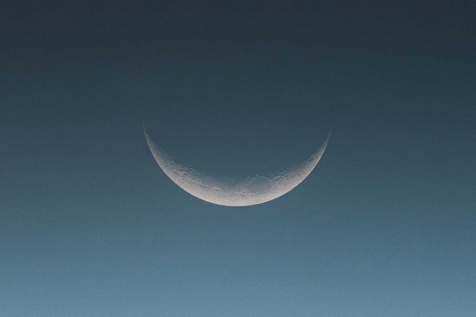 Waning Crescent Moon Leo Astronomy