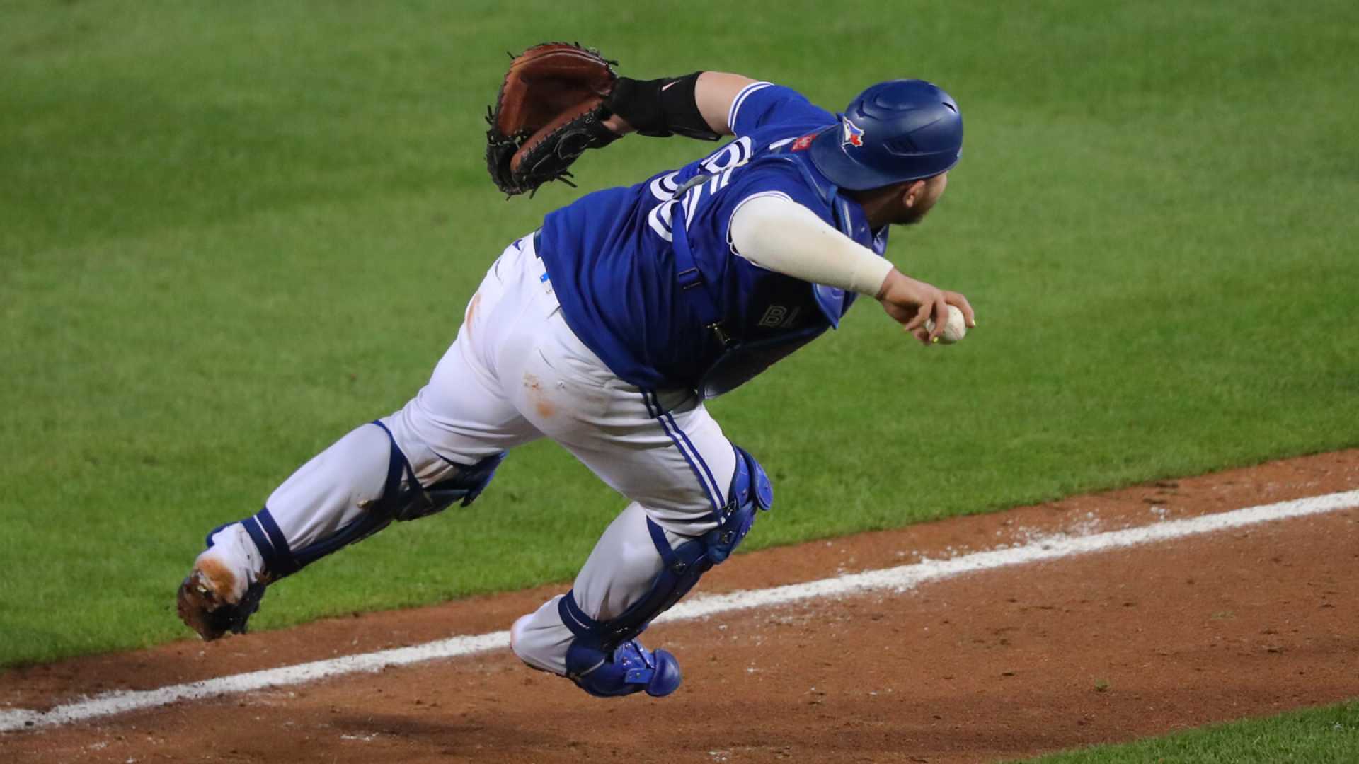 Alejandro Kirk Baseball Catcher