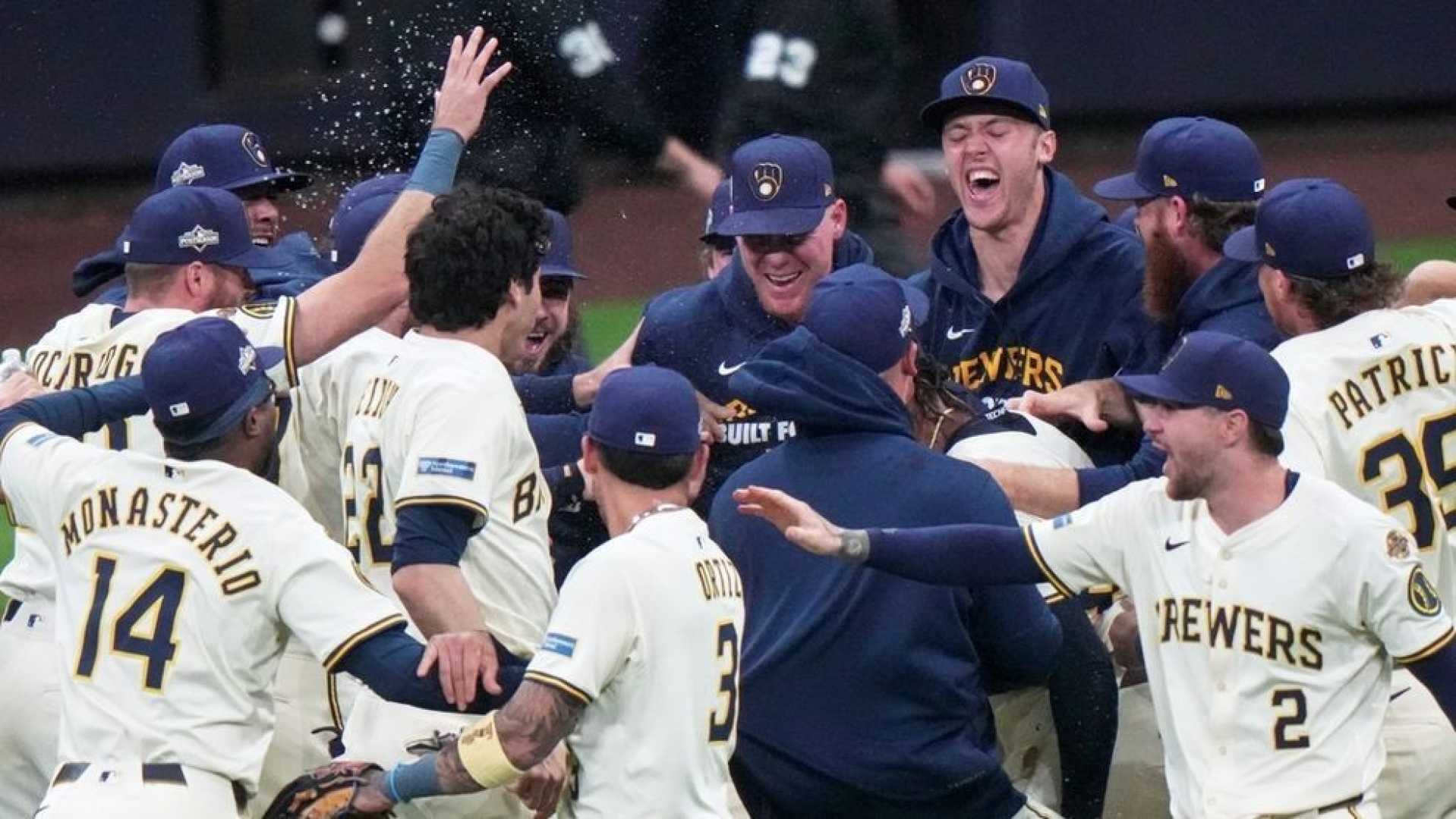 Brewers Celebrate Win Nlds Cubs