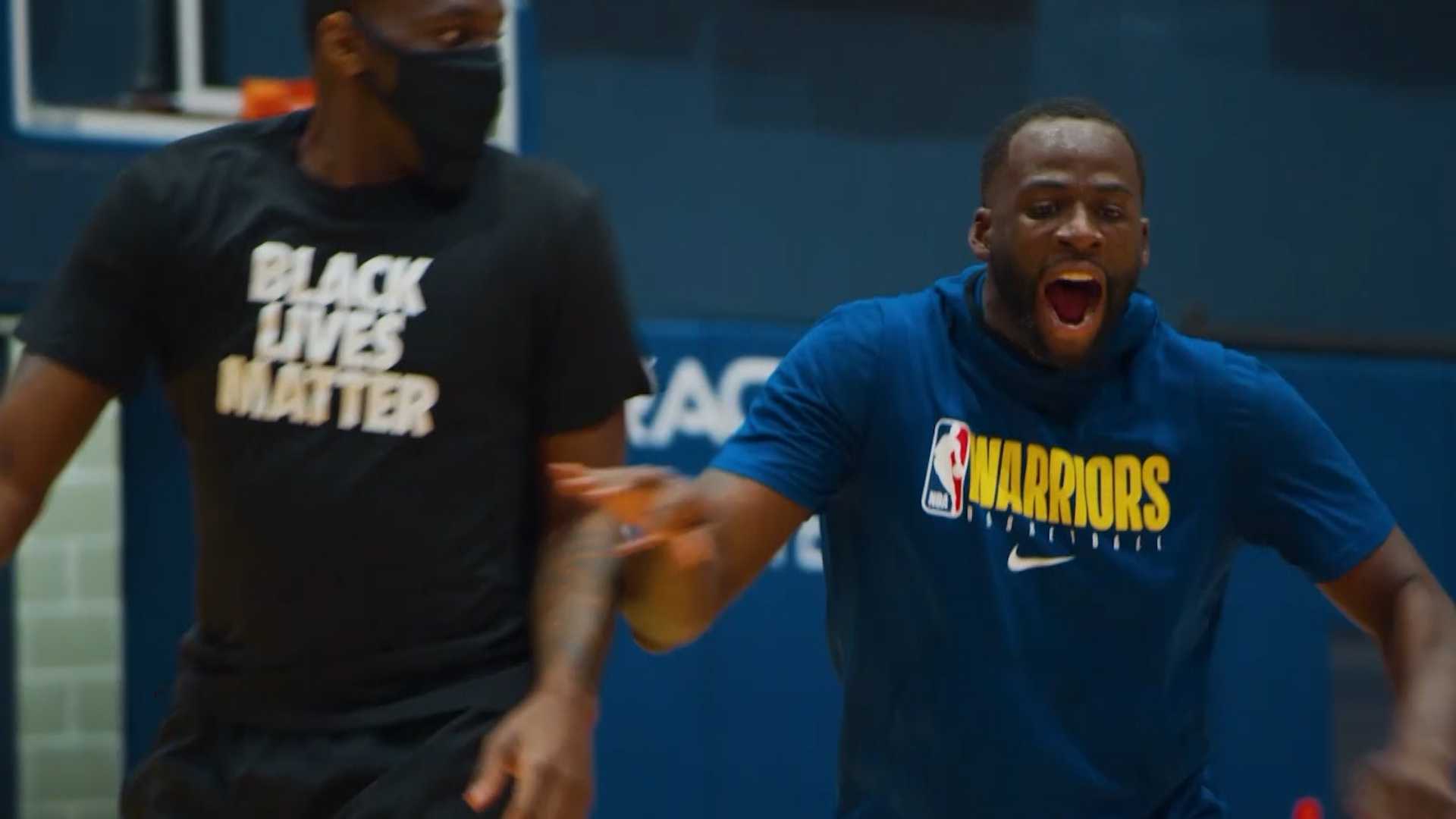 Draymond Green Talking To Teammates