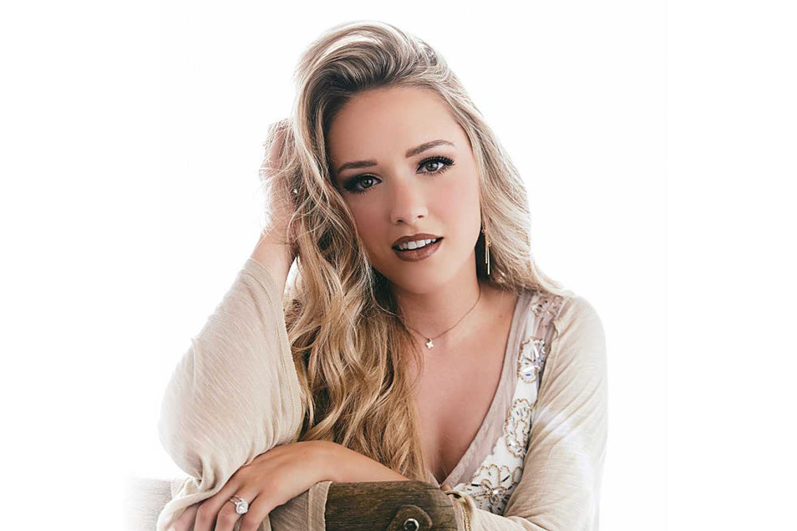 Emily Ann Roberts Country Music