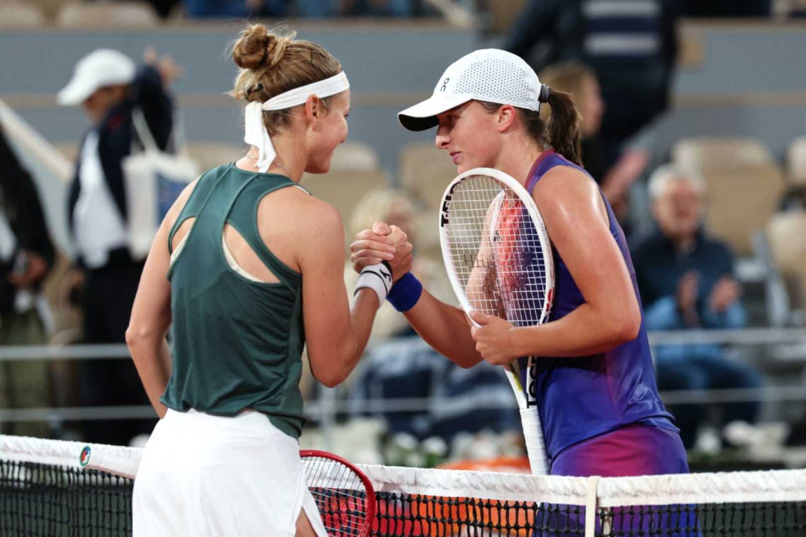 Iga Swiatek Marie Bouzkova Tennis Match