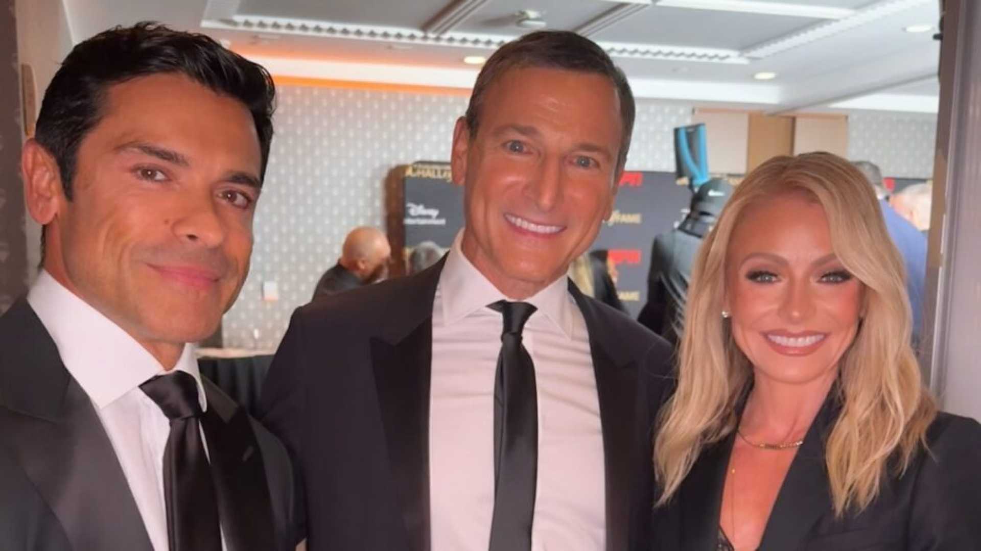 Kelly Ripa Mark Consuelos Hall Of Fame Gala
