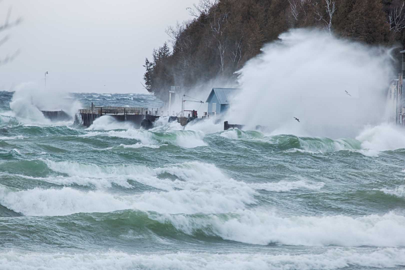 Lake Michigan Gale Warning Winds Waves