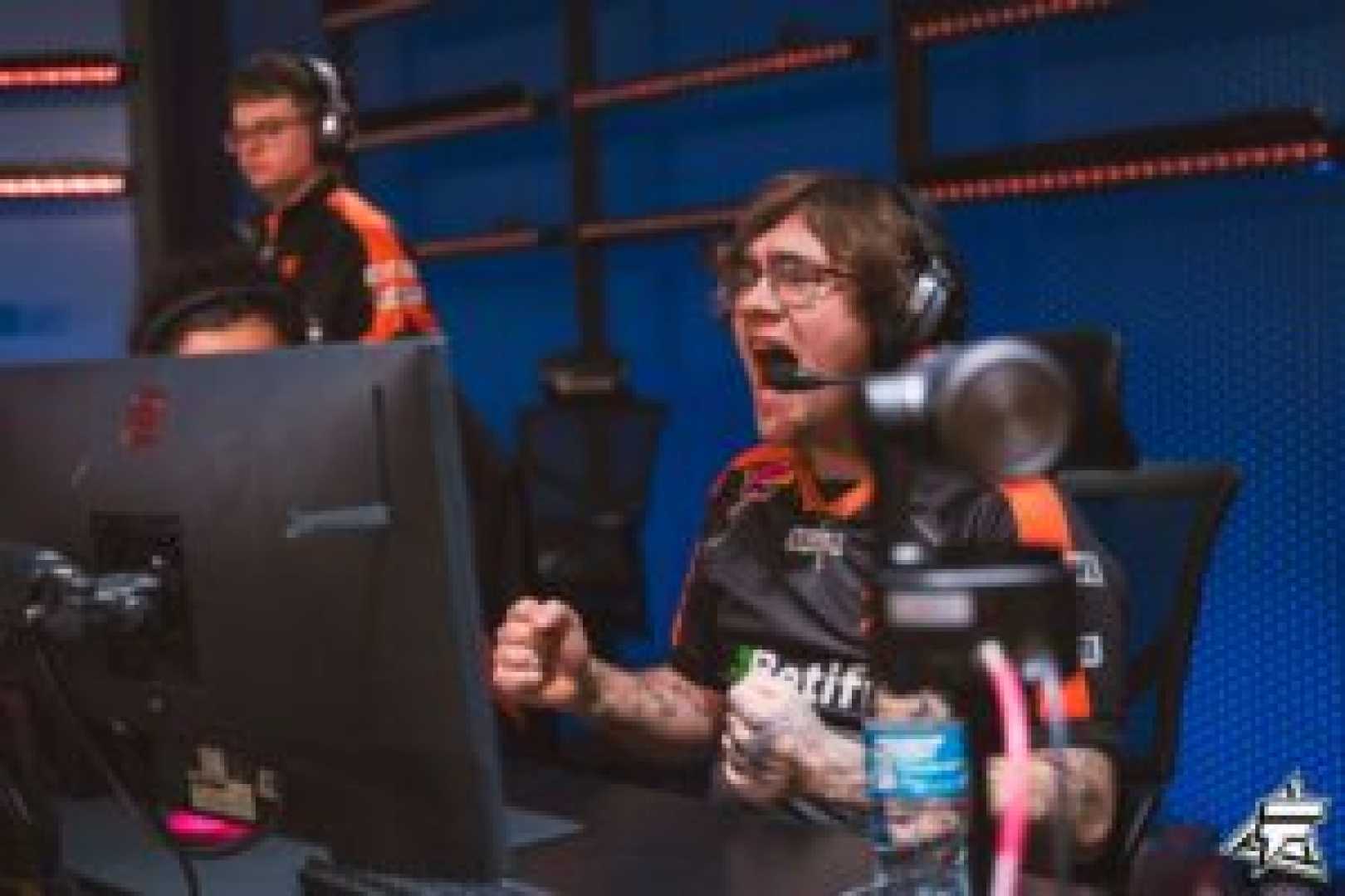 Melonik League Of Legends Team Suspension