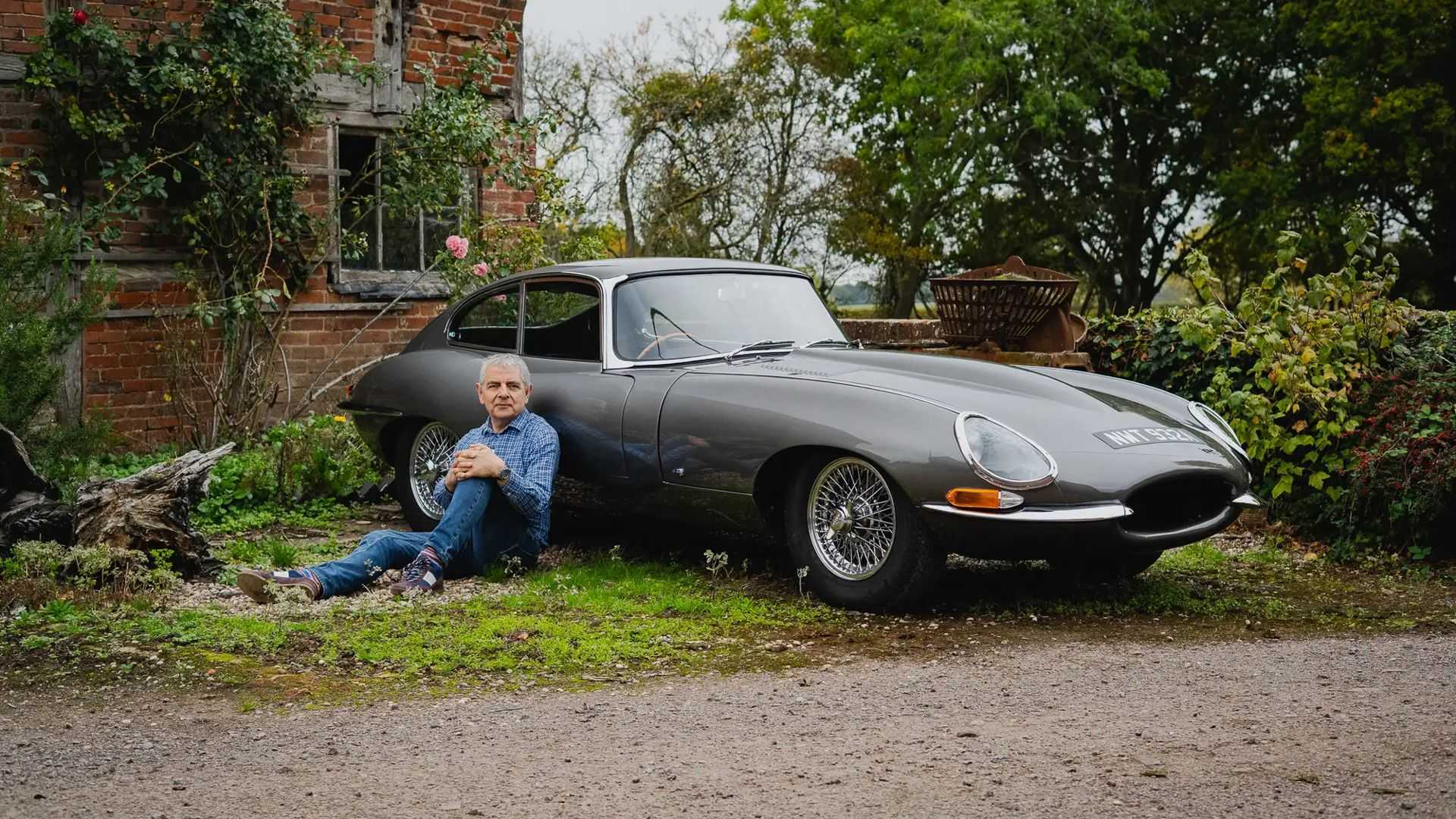 Rowan Atkinson Jaguar E Type Man Vs Bee