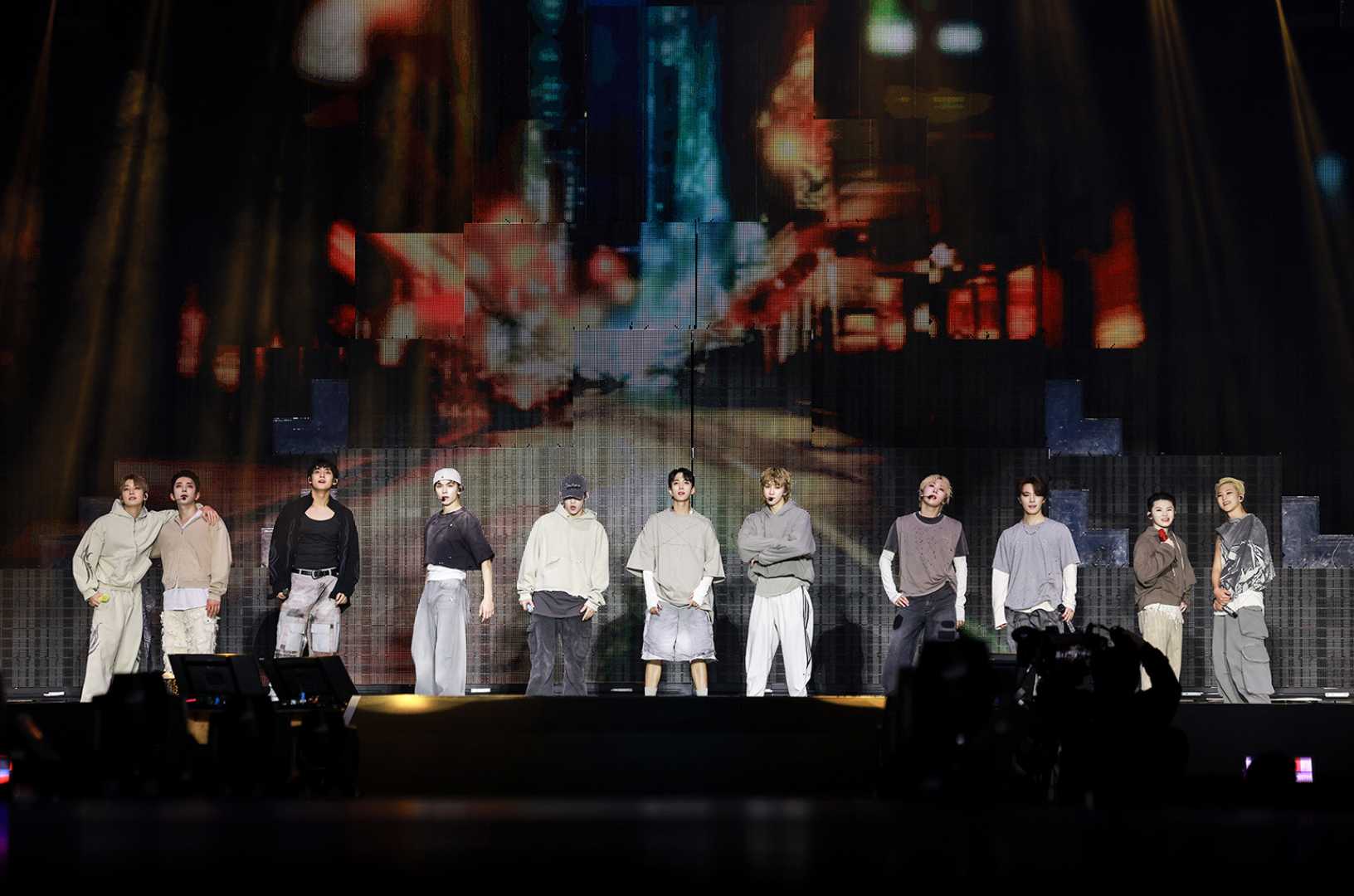 Seventeen K Pop Group Concert Los Angeles