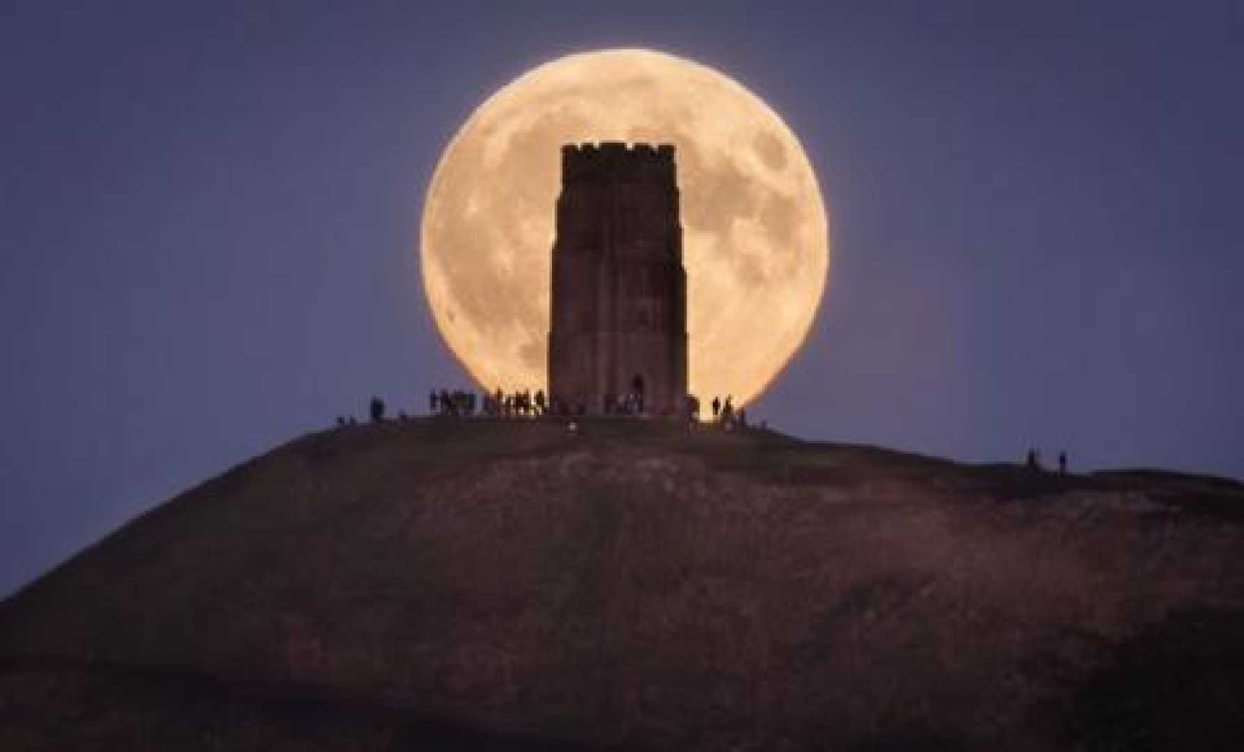 Supermoon Harvest Moon October 2025