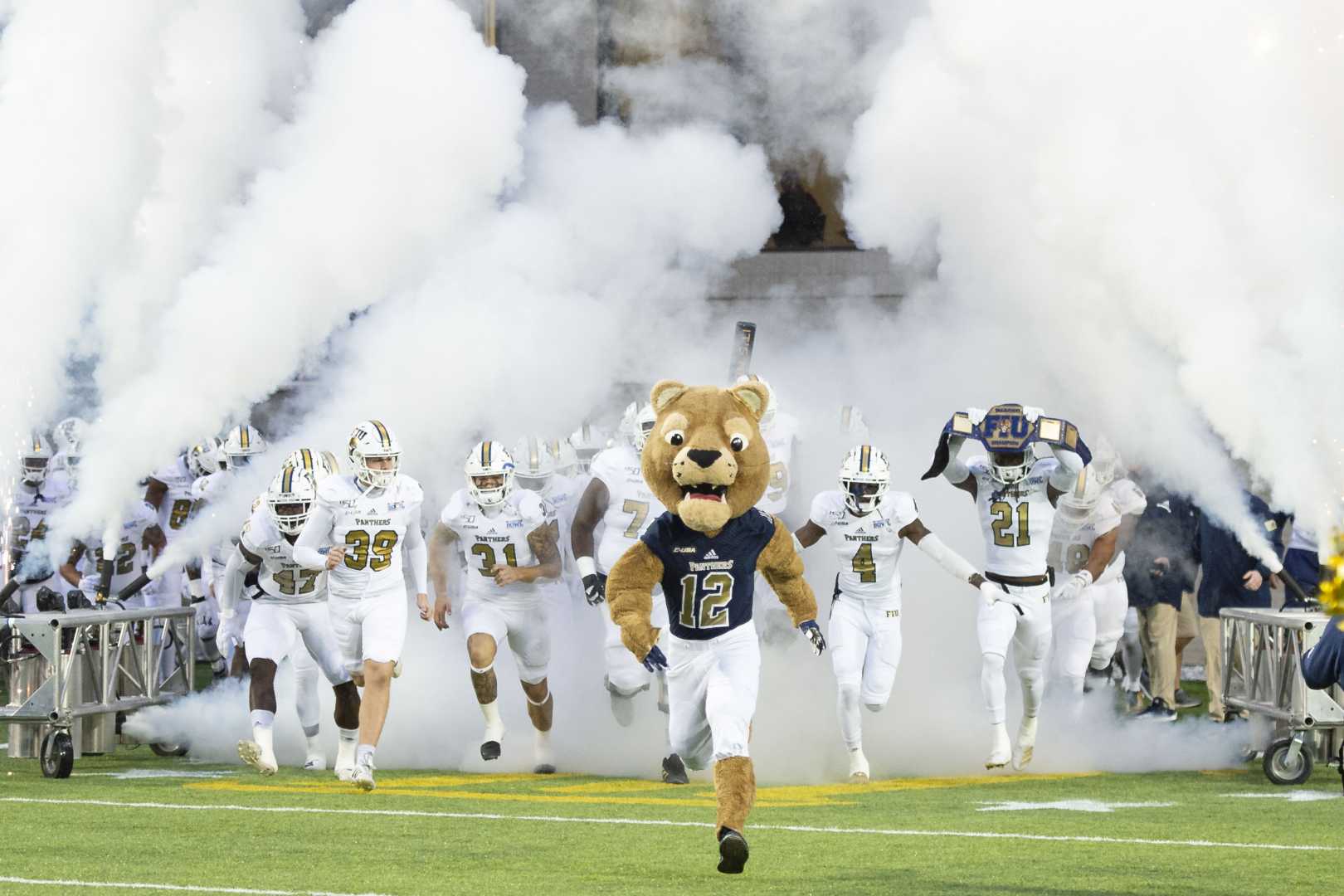 Uconn Huskies Football Against Fiu Panthers