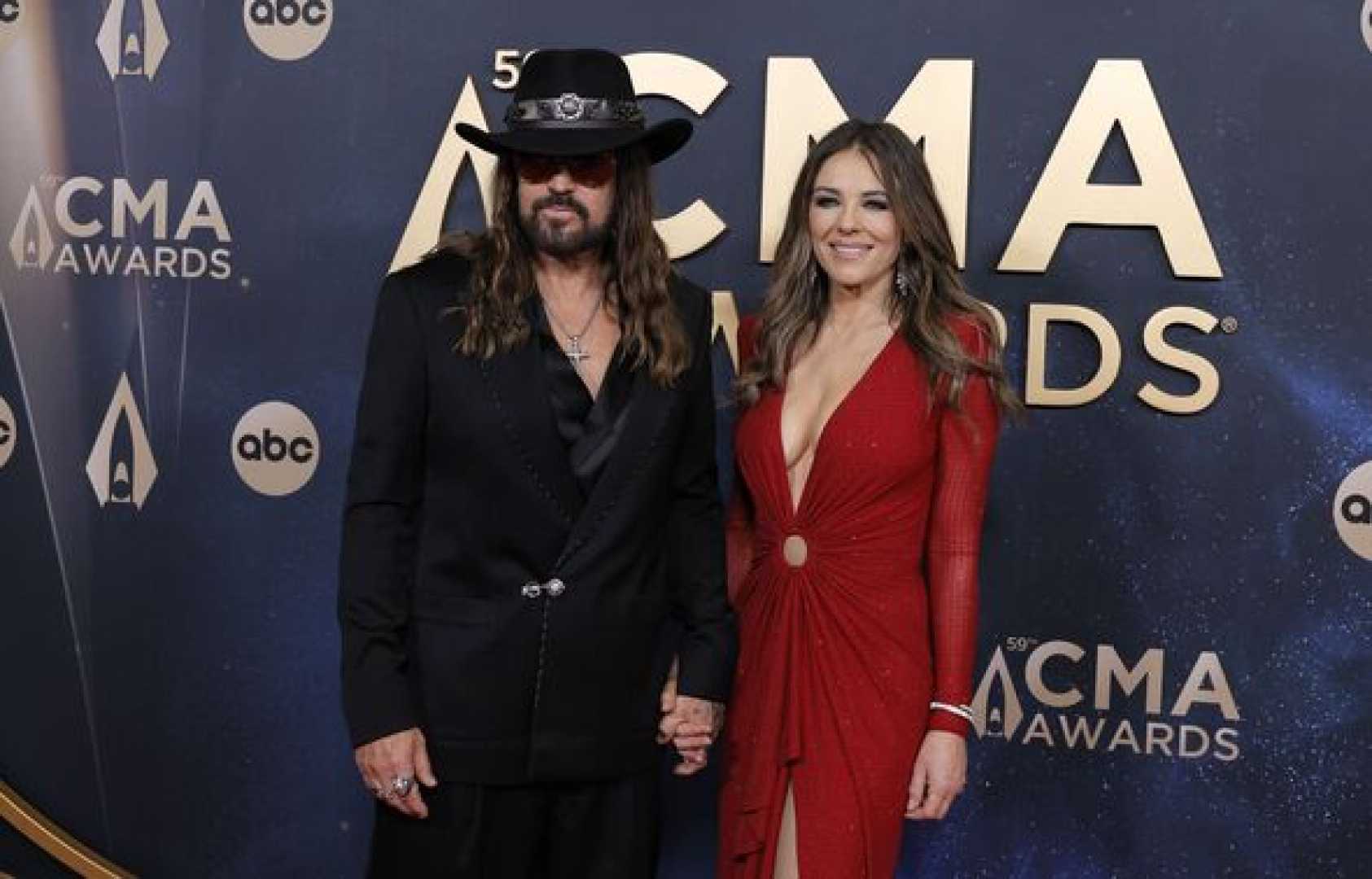Billy Ray Cyrus Elizabeth Hurley Cma Awards