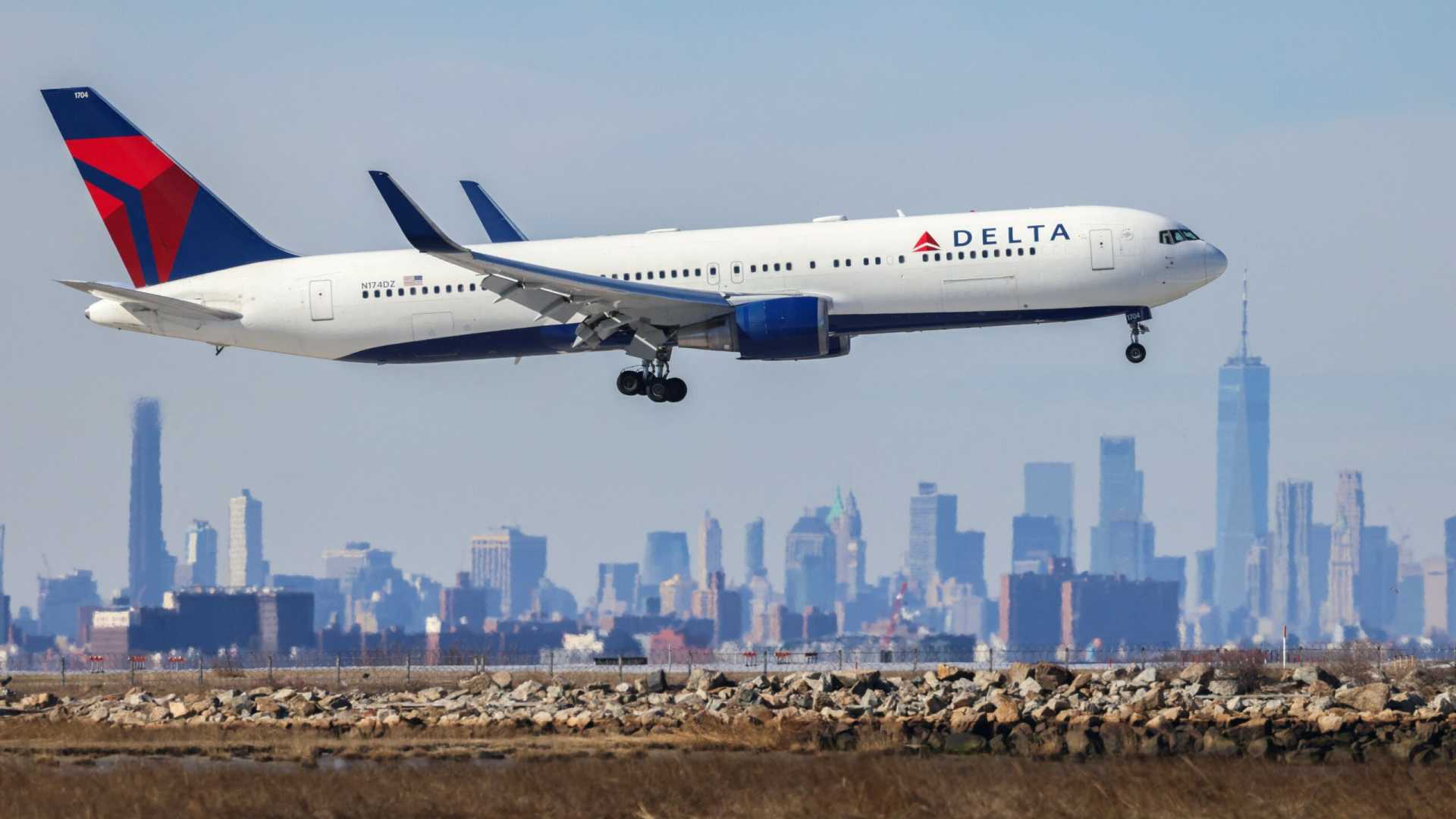 Delta Air Lines Boeing 767 300 Flight Emergency