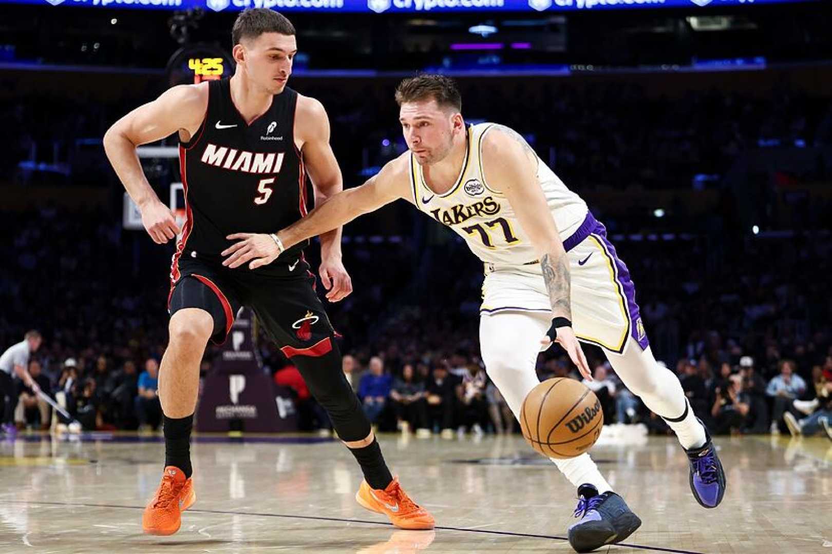 Lakers Players Scoring Points During Games