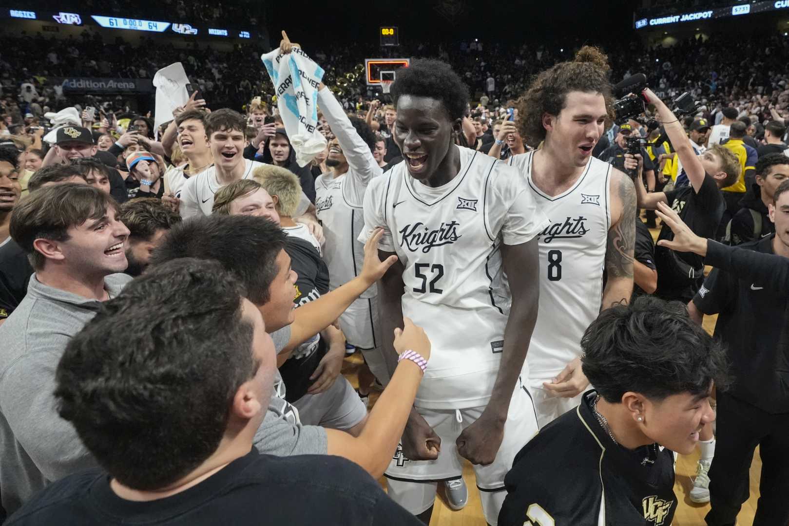 Ucf Knights Basketball Team Winning Game