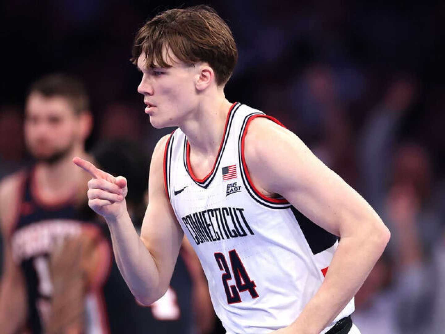 Uconn Huskies Basketball Mullins Debut